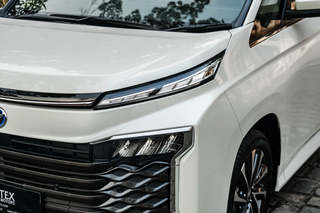 2025 Toyota Voxy SZ Hybrid Pearl White Premium Minivan For Sale Sri Lanka Waltex Motors